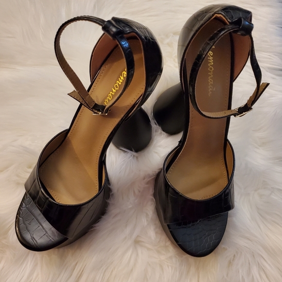 Heels - Picture 6 of 9